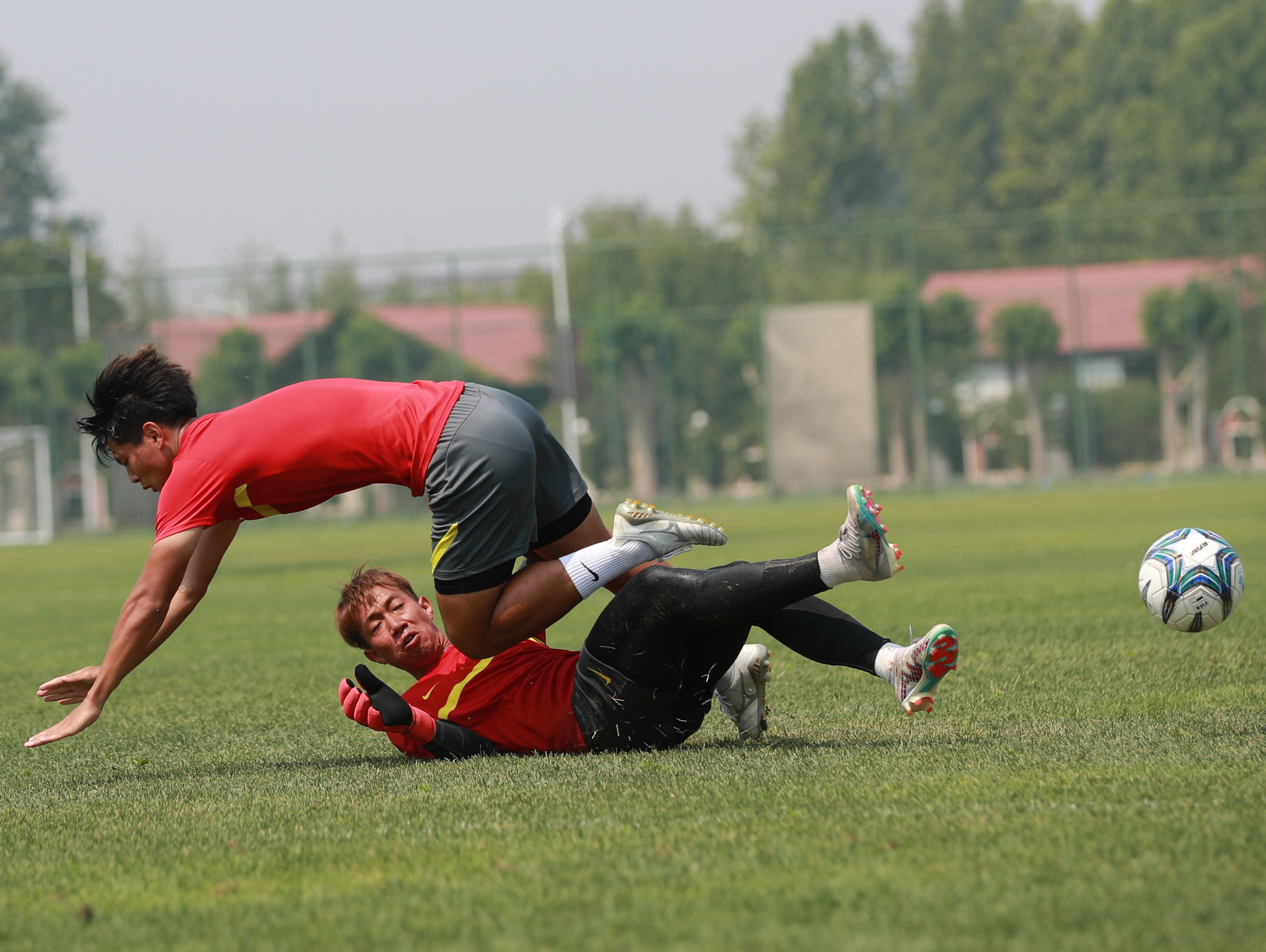 选手们在训练中积极备战体育赛事