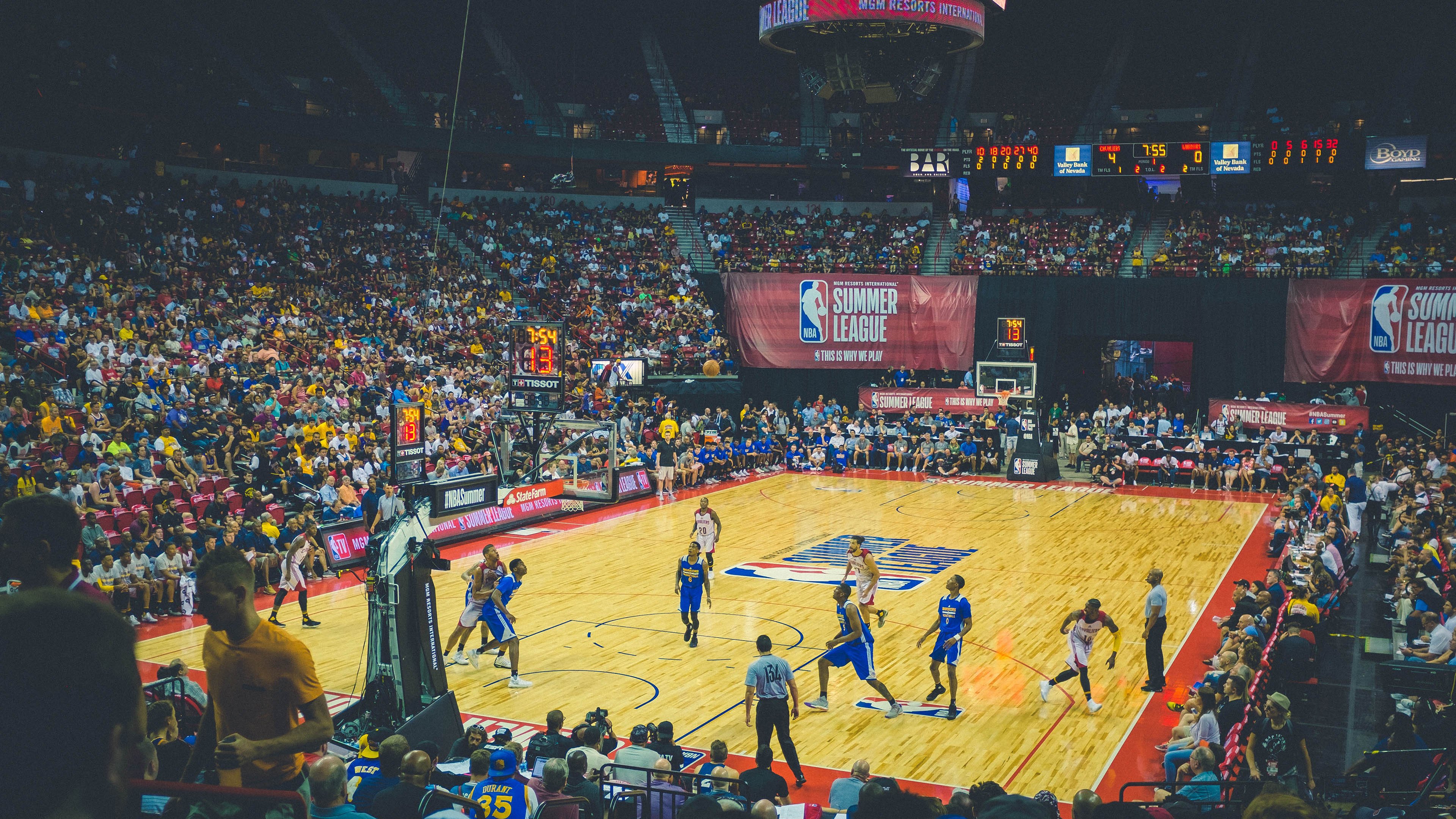 铁壁墨西哥锁死格子军团,奥斯梅恩一剑封喉成关键先生