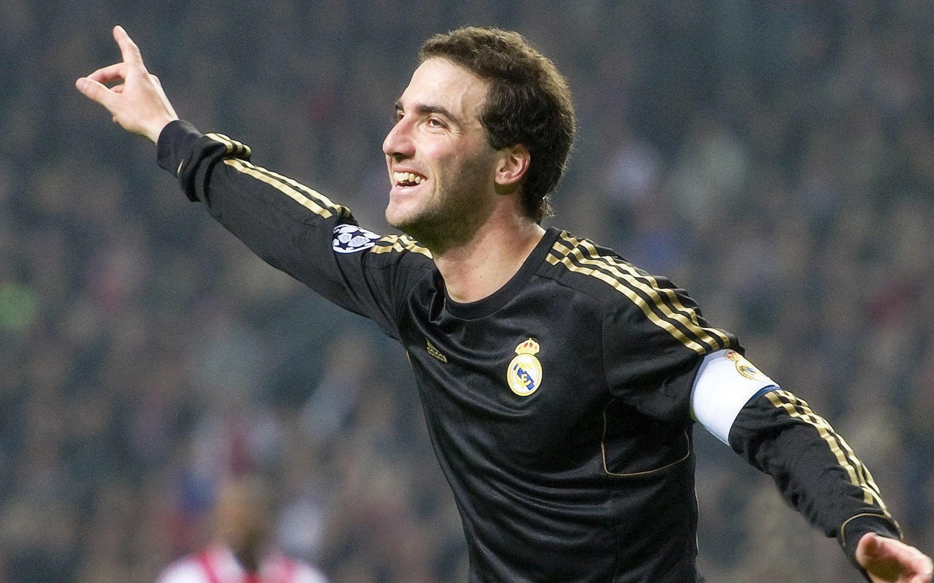 橙色风暴与南美孤勇,当荷兰的齿轮咬合智利的矿脉,阿圭罗是唯一恒定的坐标